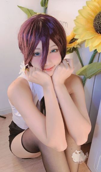 被迫成为女同学的脚奴袜奴