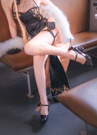女高中生的腰姿